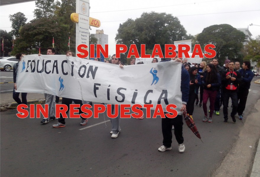 Futuros docentes de educación física  luchan por sus derechos